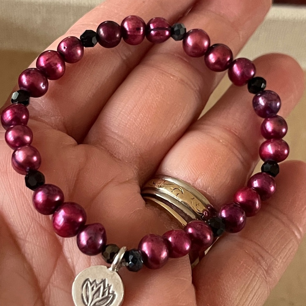 Freshwater Pearl Stretch Bracelet Swarovski & Lotus Charm